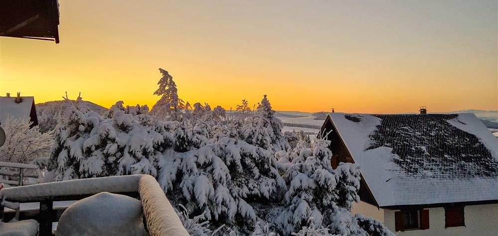 Lever de soleil à Super Besse, chalet l'Anorak Super Besse