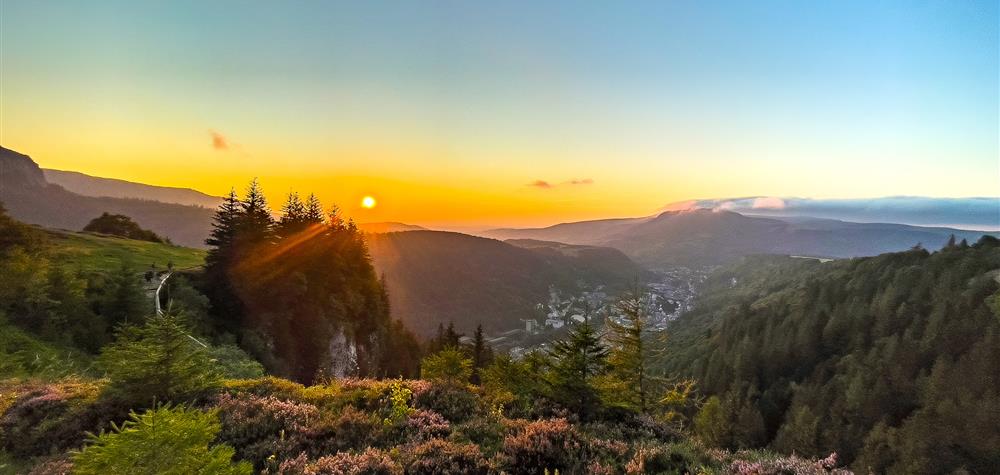 Le Mont Dore, Plateau de Durbise, coucher de soleil sur le Mont Dore