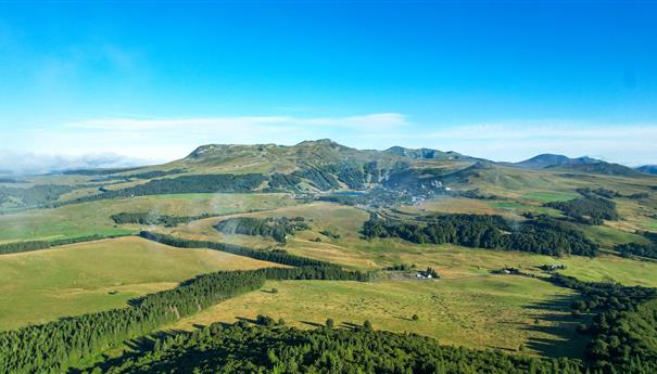 Au Sommet du Puy de Montchal, du Puy de Paillaret au de Chambourguet